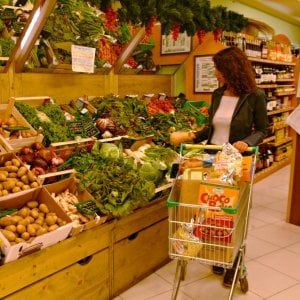 Istat, ad agosto l'inflazione risale a +1,2%