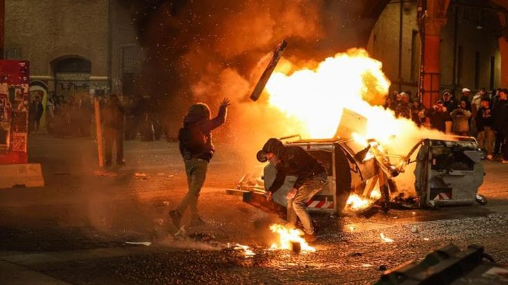 Corteo per Ramy, chi ha devastato la città: la galassia della protesta tra infiltrati e violenti