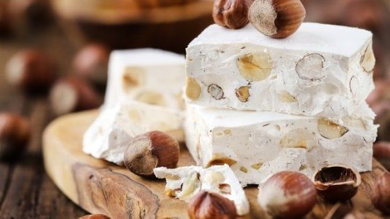 Al cioccolato, morbido o con il pistacchio, il torrone unisce l'Italia