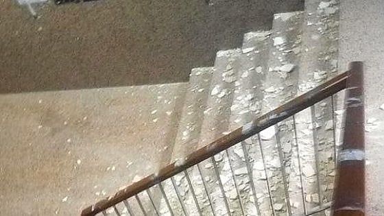 Bari, crollano calcinacci a Giurisprudenza: scalinata chiusa dopo la denuncia degli studenti