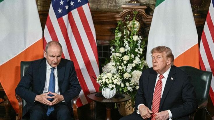 Trump atterra a Dublino e fa scoppiare la polemica. “Vorrei l’Irlanda riunita”