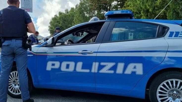“Pagami o ti ritiro la patente”: ai domiciliari agente di Matera. Fermava i camion sulla statale 106