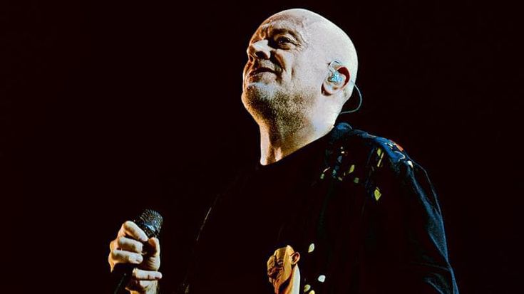 Il tour di Max Pezzali tra le discoteche sparite: “Luoghi epici, così mi hanno ispirato una canzone”
