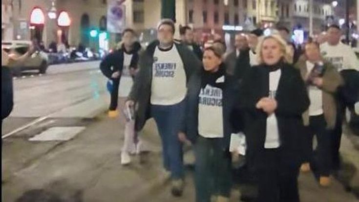 I fan di Vannacci sfilano in strada Funaro: “Sono ronde, ora basta”