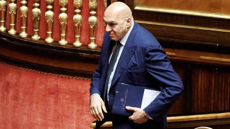Scontri a Milano, Crosetto: “Punto di arrivo di una guerra ibrida”. Ma Salvini: “Russia non c’entra”