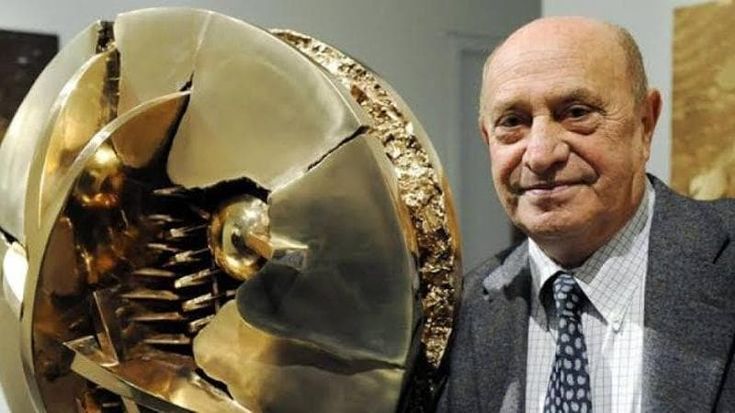 Arnaldo Pomodoro è morto, addio al gigante della scultura. Sue le iconiche sfere di bronzo