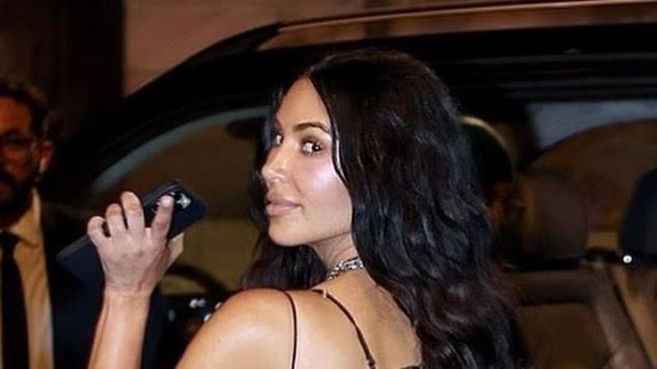 Kim Kardashian a Roma con la figlia North West: in giro per chiese e cena senza vino
