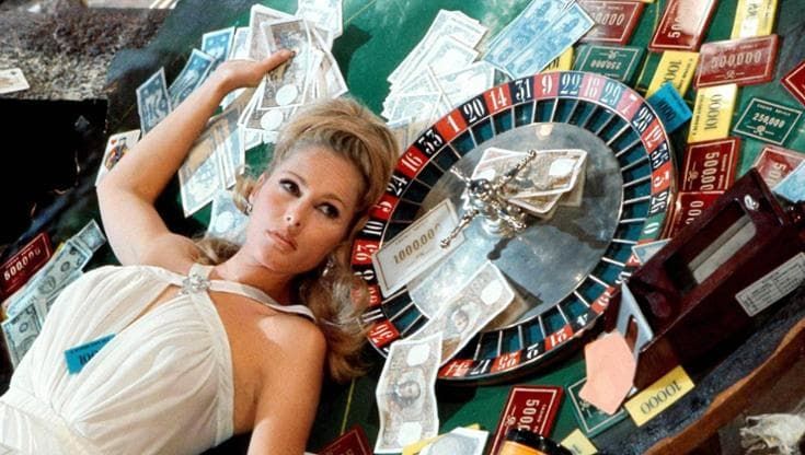 Ursula Andress, truffa da 20 milioni all’attrice, i soldi riciclati in Toscana
