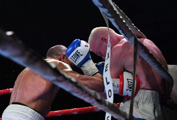 Firenze, boxe: Leonard Bundu campione europeo dei pesi welter