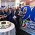 Da Villa Certosa a Napoli: torte, cartonati e canti per i 90 di Berlusconi