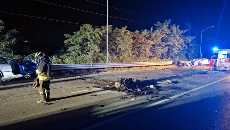 Frontale tra due auto alle porte di Benevento: due morti e un ferito grave