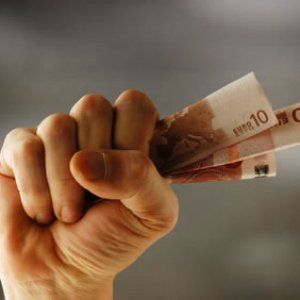 Credito, timidi segnali di svolta. Ma il 28% degli imprenditori non si fida delle banche