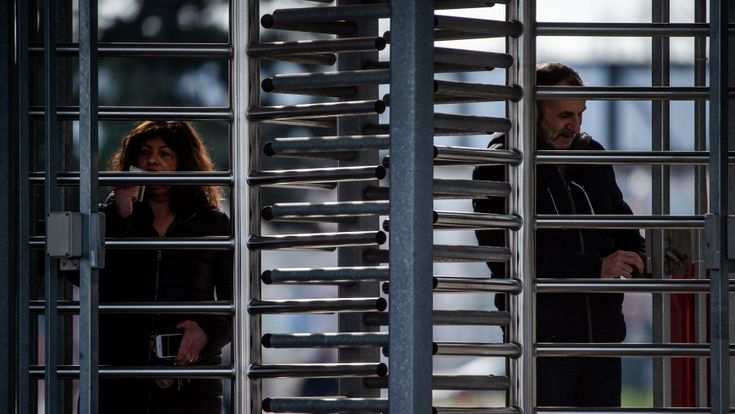 Virus, l'allarme del sindacato: "Molte imprese fanno da sole su misure e controlli. Vanno condivisi con i lavoratori"