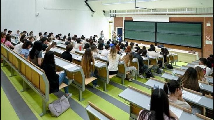 Prove in Italia, ammissione in Albania a 9mila euro l’anno. Lo strano caso degli iscritti a Medicina
