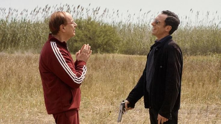Mafia al cinema. ‘Iddu’ e gli altri, la latitanza dei boss è una grande farsa che fa riflettere