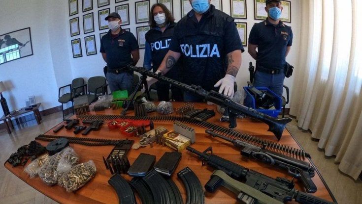 L'ex giudice De Benedictis e le armi: medici e avvocati nella rete segreta degli acquirenti
