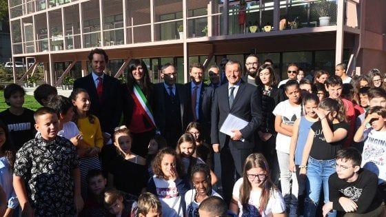 A Torino inaugurate le due scuole medie del futuro: "Saranno modello di innovazione"