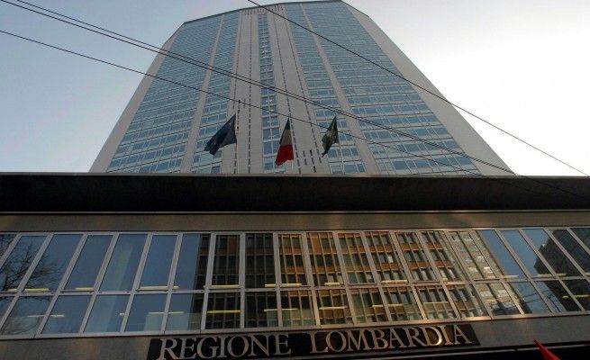 Catering a tre stelle e aerei di carta:<br />le spese pazze in Regione Lombardia