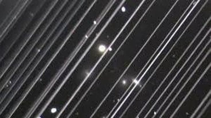 “Vedremo più satelliti che stelle”. Allarme per il piano di Musk che stravolgerà il cielo