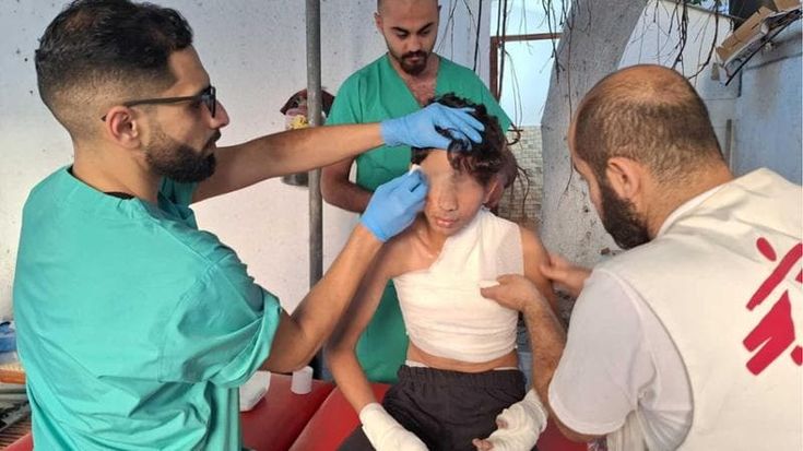 Gaza, in attesa di rientrare nella Striscia, Medici Senza Frontiere distribuisce cure salvavita