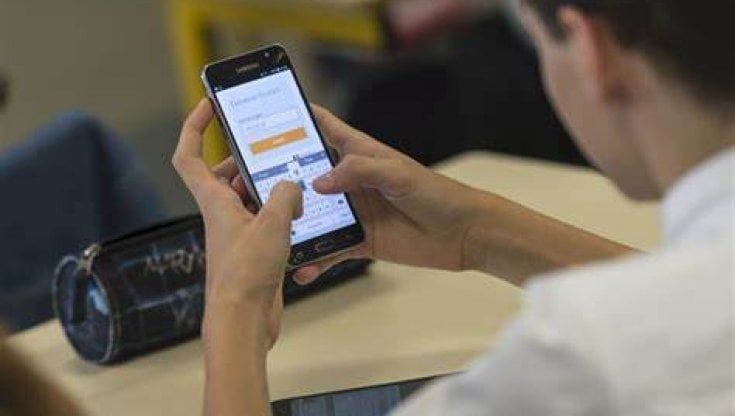 Scuola, Valditara: "Via i cellulari dalle aule"