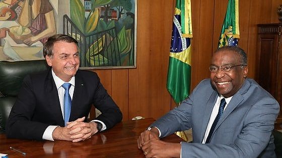 Brasile, primo nero nominato ministro da Bolsonaro si dimette dopo cinque giorni: aveva mentito sul cv