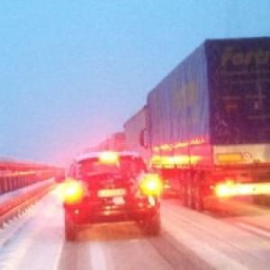 Incidente al traforo del Frejus, lunghe code e senso alternato fino al mattino