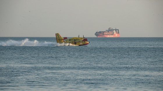 Napoli, incendio ai Camaldoli