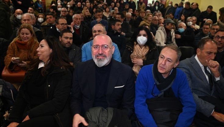 Pd, a Palermo Bonaccini fa il pieno di big e sindaci: “Sanità e autonomia differenziata, Meloni contro il Sud”