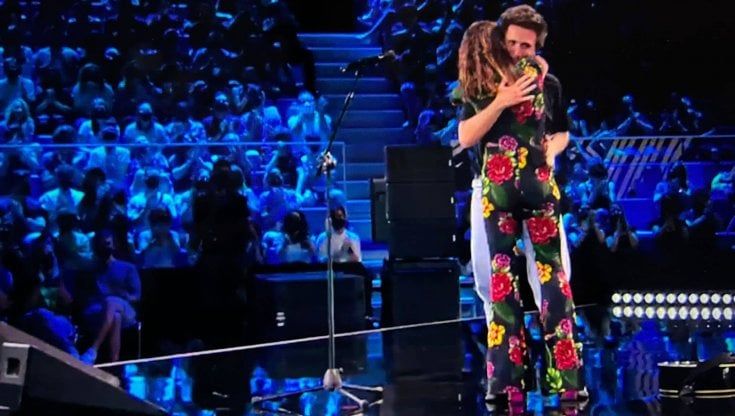 X Factor, Francesco Colajemma e l'abbraccio con Ambra: il figlio di Gianni commuove tutti