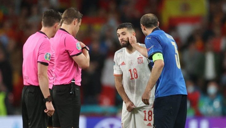 Chiellini e la lite sul sorteggio, Bonucci invasore, le parole di Sirigu: i dettagli di Italia-Spagna