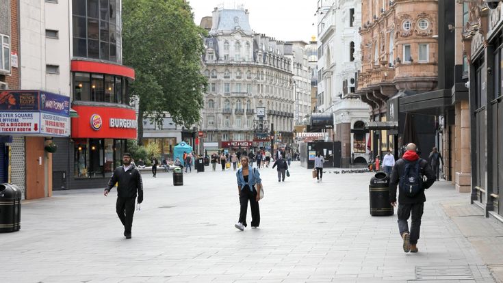 Londra, il West End diventa pedonale. E i ristoranti potranno occupare strade e marciapiedi