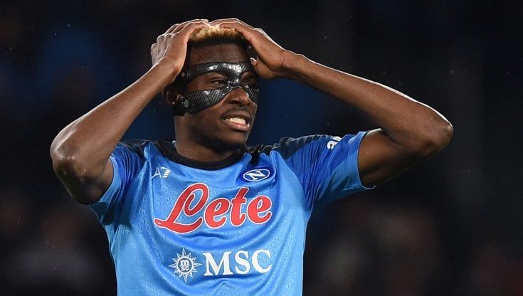 Osimhen, l'uomo smascherato: l'amuleto e i presagi di sventura