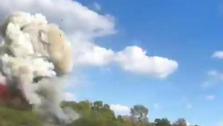 Ucraina, un sibilo poi l'esplosione: drone si schianta a pochi metri da una coppia in kayak
