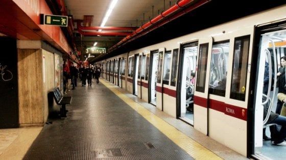 Roma, metro verso il baratro: dai biglietti ai tornelli i creditori dicono stop