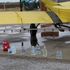 Usa, pioggia di acqua santa in Louisiana: prete sparge dall'aereo 380 litri benedetti su abitanti di Cow Island
