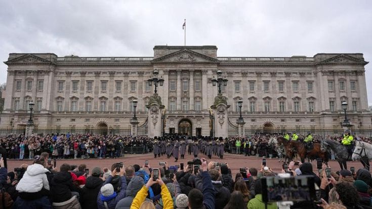 Londra, dopo gli scandali e l’arresto Andrea è ancora in linea per il trono: ecco perché