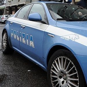 Roma, fa pipì sui sedili di un bus e tenta di aggredire passeggeri: arrestato