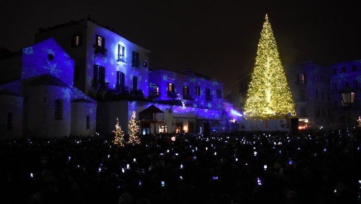 San Nicola apre le feste a Bari: il 6 dicembre messe dall'alba, fuochi d'artificio e s'illumina l'albero di Natale in piazza del Ferrarese