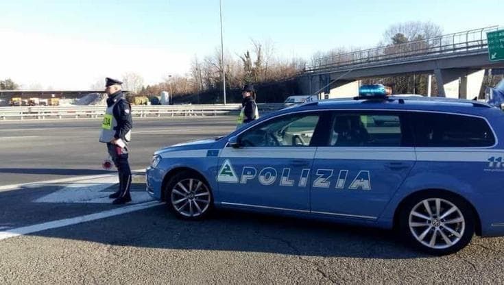 Caserta Nord, tre chili di cocaina sotto i sedili: arrestato sulla A1 un pregiudicato calabrese