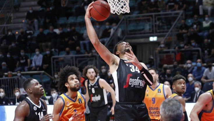 Basket, Eurocup: Virtus Bologna-Valencia 96-97, le Vu nere crollano nel finale