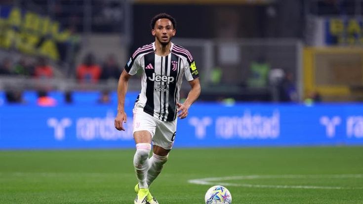 Kelly, insulti razzisti sui social al difensore della Juve: “Ci saranno delle conseguenze”