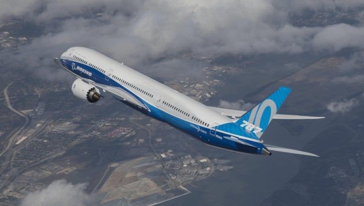Difetti alle fusoliere del Boeing prodotte in Italia, Leonardo scivola in Borsa: "Colpa di un subfornitore, noi parte lesa"