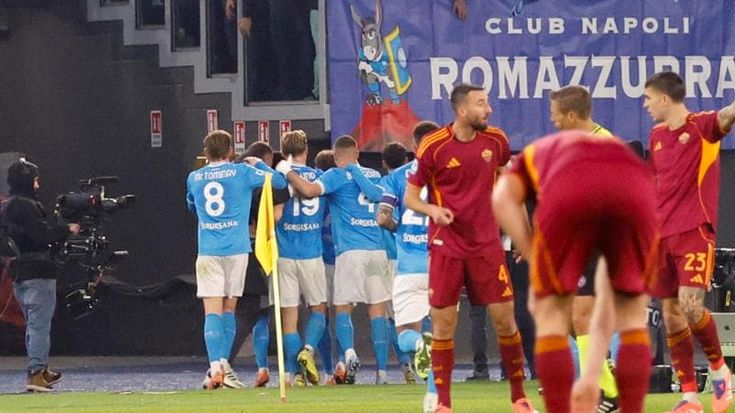 Il Napoli batte 1-0 la Roma e sale in vetta insieme al Milan: decide Neres