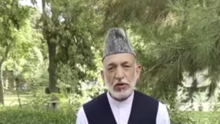 Il ritorno di Karzai, l'ex presidente si candida a fare il grande mediatore