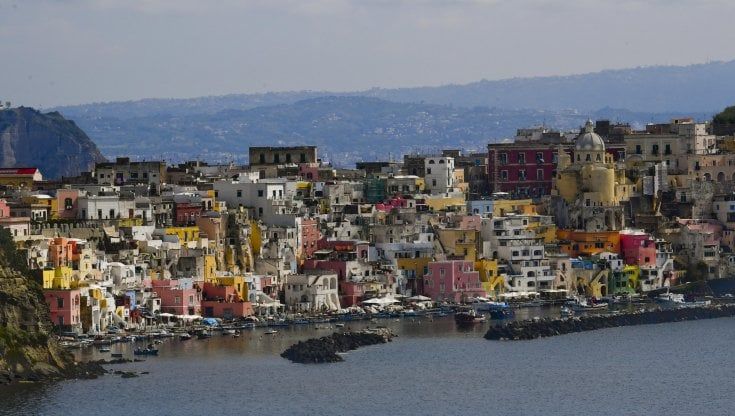 L'Italia in giallo, sale solo l'Rt. I governatori: "Va abolito"