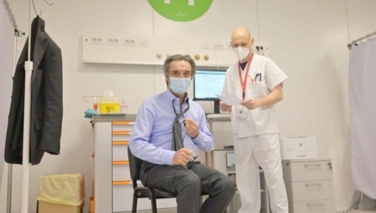 Cinquantenni e aziende, la Lombardia spinge: "Dateci nuove scorte" La campagna di vaccinazione costretta a rallentare se non arriveranno 