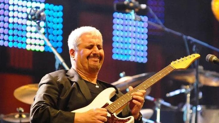 Dieci anni senza Pino Daniele: così ha reinventato l’anima di Napoli con Maradona e Troisi