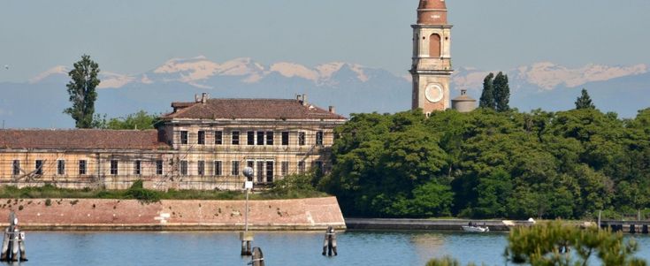 Poveglia, la grande colletta dei veneziani per l'isola dei tesori