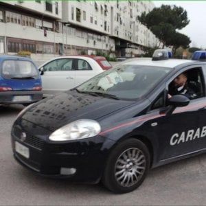 Bari, ingoia droga per sfuggire al controllo e finisce in overdose: salvato dai carabinieri